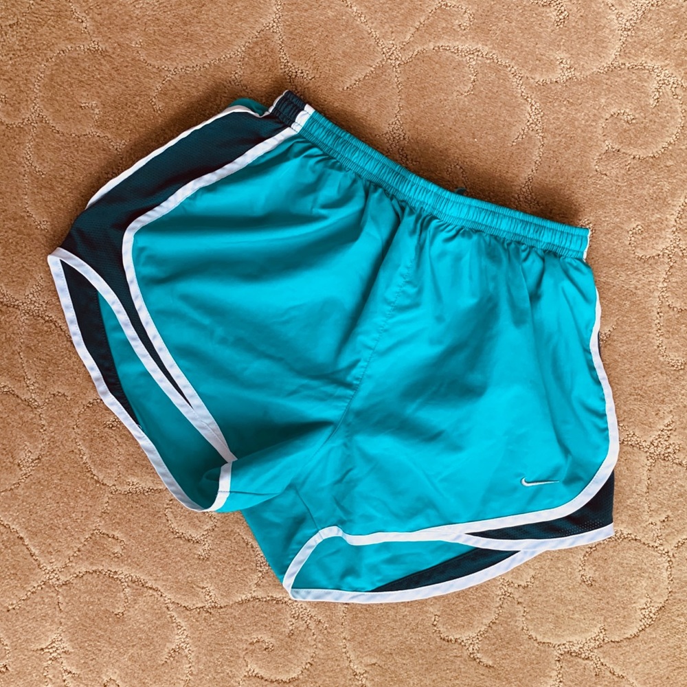 ($8) NIKE DRI-FIT RUNNING SHORTS (M)
